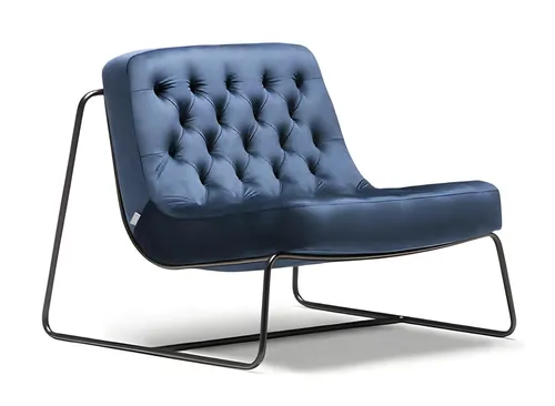 Moderner blauer Stoffsessel mit Metallrahmen - Eleganter Sessel für Wohnzimmer und Arbeitszimmer, mit robustem Metallrahmen und stilvollem Design. Optimal für entspannte Stunden und vielseitig einsetzbar.