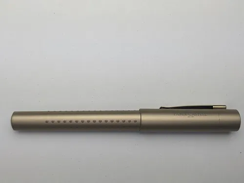 Faber-Castell Füller Grip Fountain Pen Gold 140927 M in gold von Faber-Castell