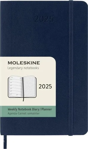 MOLESKINE Buchkalender 2025 - Blau - P/A6 - 12 Monate Wochen-Notizkalender mit weichem Einband, ideal für Termine und Notizen, inklusive Aufkleber zur Personalisierung und praktischen Funktionen für Planung und Organisation.