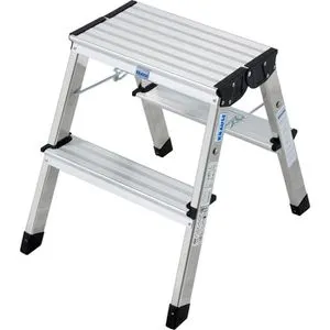 Krause Klapptritt Monto Treppy, Aluminium, 2 x 2 Stufen - Leitern mit hoher Stabilität: Bis 150 kg belastbar, 2,45 m maximale Arbeitshöhe und integrierte Klappsperre für sichere Benutzung.
