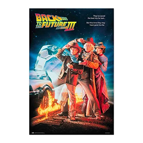 Zurück In die Zukunft Poster - Back to the Future 3 Poster - Deko Wohnzimmer oder Deko Schlafzimmer - Zimmer Deko - Größe : 61 x 91, 5 cm - Disney Fanartikel - Offizielle Lizenz