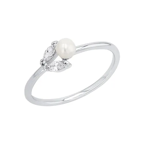 Amor Ring 925 Sterling Silber mit Zirkonia und Süßwasserzuchtperle - Eleganter Damenring aus 925 Sterling Silber, verziert mit funkelnden Zirkonia und einer edlen Süßwasserzuchtperle. Ideal als Geschenk in einer stilvollen Schmuckbox.