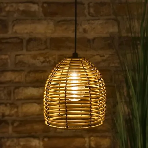 Spetebo LED Hängeleuchte in Rattan Optik für Außen und Innen - 18 x 16 cm - Garten Deko Beleuchtung warm weiß mit Timer - Outdoor Pendelleuchte Deckenleuchte Lampe Batterie betrieben zum Hängen