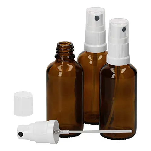 MamboCat 3tlg.-Set Miniaturflaschen mit Sprühkopf 50 ml I Sprühflaschen aus Braunglas I Zerstäuber I Apothekerfläschen für UV-geschützte Medikamenten-Aufbewahrung I Wiederverwendbar