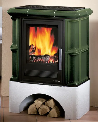 Justus Bavaria Kaminofen mit Sockel 7 kW von JUSTUS