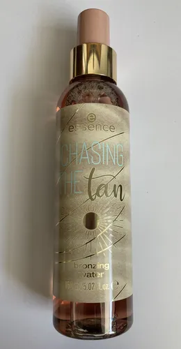 essence CHASING THE tan Water Mist Fixing Spray 150ml von essence