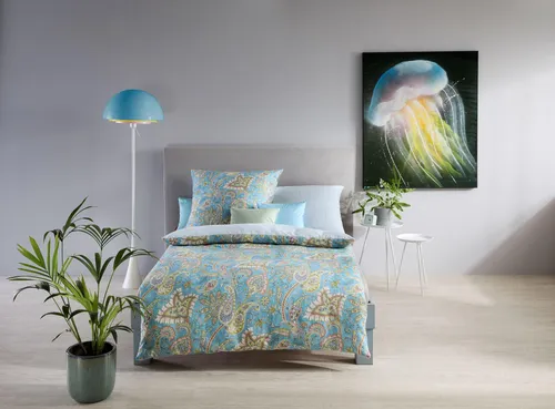 Fleuresse Halbleinen Bettwäsche 155x220 Paisley blau grün Wende 345062-2 - Moderne Wendebettwäsche in Blau-Grün mit Paisley-Muster. Trocknergeeignet und atmungsaktiv, ideal für einen erholsamen Schlaf im Schlafzimmer oder Gästezimmer.