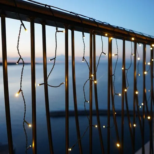 Sirius Home A/S LED-Lichtervorhang Easy-Line Icicle warmweiß outdoor - Lichtervorhang für stimmungsvolle Außenbeleuchtung, spritzwassergeschützt (IP44) und ideal für Dachrinnen oder Balkone. Fernbedienung mit Dimmer- und Timerfunktion separat erhältlich.