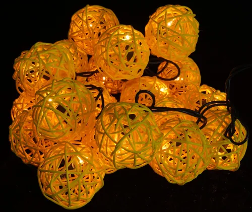 Rattan Ball LED Lichterkette in gelb von Guru-Shop