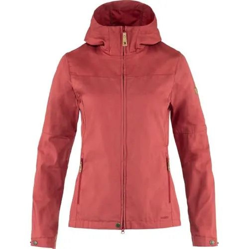 Fjallraven Stina Jacket W Damenjacke in Himbeerrot L - Robuste Jacke für Damen, ideal zum Campen und Wandern. Mit praktischem Zweiwege-Reißverschluss, fester Kapuze und zwei Handtaschen für zusätzlichen Komfort.