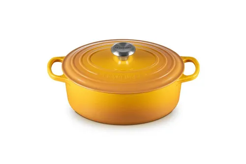 Le Creuset Signature Gusseisen-Bräter oval 27 cm, Nectar - Ovaler Gusseisen-Bräter mit Deckel für alle Herdarten. Ideal zum Garen und Servieren durch gleichmäßige Wärmeverteilung. Energieeffizient und leicht zu reinigen. Perfekt für köstliche Braten und Geflügel!