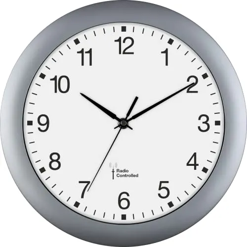 Eurotime Funkwanduhr, 30 cm, Kunststoffgehäuse, gewölbtes Echtglas, automatische Zeitein- und Zeitumstellung von Sommer- und Winterzeit, Wanduhr für Küche und Wohnbereich, Silber, 56780-07