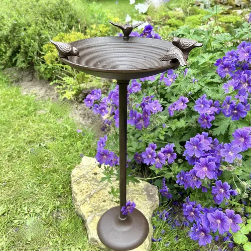 Romantische Vogeltränke mit Standfuß von Antikas