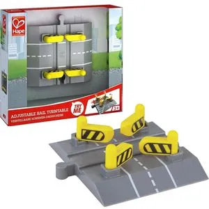 Hape Spielzeugeisenbahn-Zubehör E3705, Bahnübergang mit aut. Schranke, aus Kunststoff