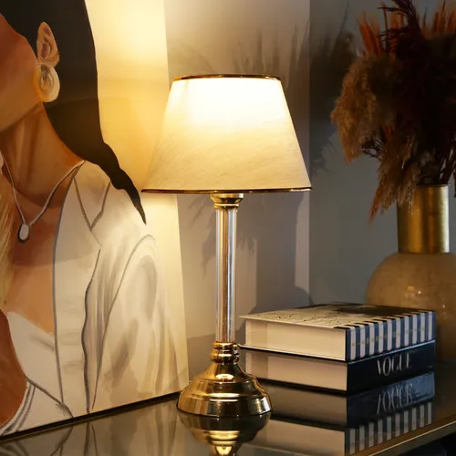 Tischlampe 'Paisley' 1 x E27 Beige / Messingfarben – Stilvolle Beleuchtung - Moderne Tischleuchte im außergewöhnlichen Design, ideal für den Wohnbereich. Mit hochwertiger Lampenfassung und eleganten Materialien sorgt sie für stimmungsvolles Licht.