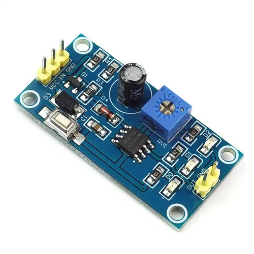 NE555 Timer Modul Breakout Board, einstellbar - Adapter für NE555 Timer-IC, ideal für Blinklichter und Frequenzgeneratoren, mit einstellbarer Frequenz über Schraubendreher.