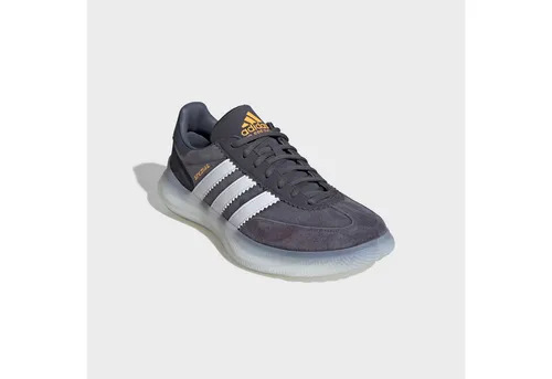 Adidas Handballschuhe Spezial Pro - grau - Handballschuhe mit modernem Design und traditionellem Obermaterial. Die bequeme Boost Zwischensohle und die Traxion Außensohle bieten optimalen Grip und Komfort für beste Performance auf dem Spielfeld.