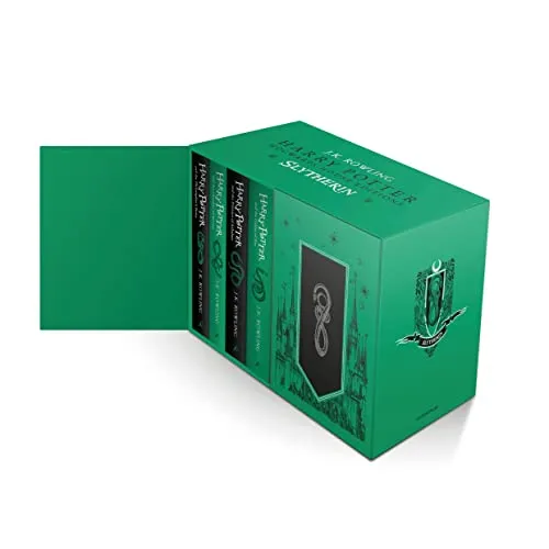 Harry Potter Slytherin House Editions Hardback Box Set - Bücher - Ein exklusives Box Set mit 7 gebundenen Ausgaben der Harry Potter Slytherin House Edition, ideal für Sammler und Fans der Reihe.