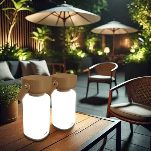 Lunartec LED Laterne dimmbar: 2er-Set Akku-Gartenlaterne, Kunstleder-Griff, 120 lm, IP44, braun (LED Campinglampen dimmbar, Gartenlaternen Windlicht)