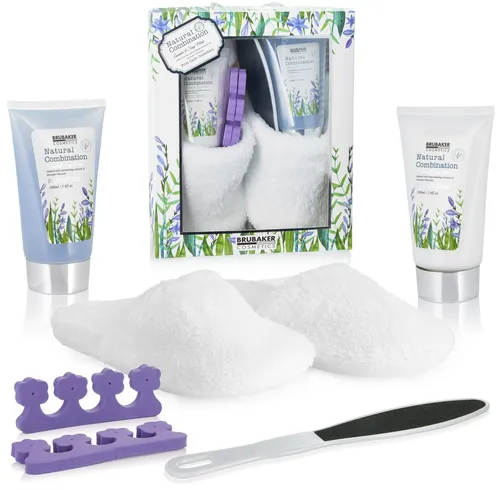 BRUBAKER Pflege-Geschenkset Beauty Wellness Set mit Lavendel Salbei Minze Duft - inkl. Hausschuhen, 6-tlg., Frauen Fußpflege Set mit Slippers aus Teddy Plüsch, Geschenkset