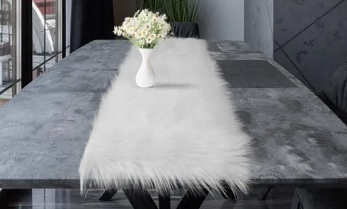 Tischläufer Kunstfell 33x140 cm - Creme-weiß - Hochwertiger Tischläufer aus Kunstfell, ideal für individuelle Dekorationen. Verfügbar in verschiedenen Farben und Größen für jeden Anlass.