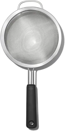 OXO SIEB 20,3CM – Hochwertiges Küchensieb - Küchensieb mit 20,3 cm Durchmesser, ideal zum Abtropfen und Sieben von Lebensmitteln, langlebig und spülmaschinenfest für einfache Reinigung.