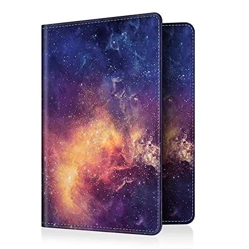 FINTIE Reisepass Impfpass Schutzhülle - Premium Kunstleder Reisepasshülle Travel Organizer mit RFID-Blockier für Kreditkarten, Ausweis, Reisedokumente Damen Herren, Die Galaxie