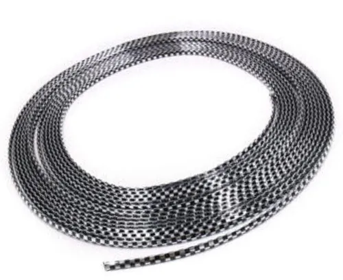 Türkantenschutz 6m Carbon Optik - Hochflexibel & Selbstklebend - Türkantenschoner aus witterungsbeständigem PVC in edler Carbon Optik. Individuell zuschneidbar und einfach zu installieren – idealer Schutz vor Kratzern und Stößen für Auto und viele andere Anwendungen.