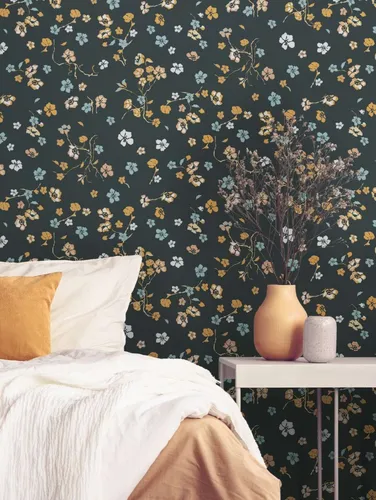 Livingwalls House of Turnowsky Tapete Floral Schwarz Gelb - Vliestapete - Hochwertige Vliestapete mit floralem Design und schimmernden Mustern, ideal für jeden Raum. Made in Germany, 10,05 m x 0,53 m, überzeugt durch einfache Verarbeitung und Premium-Qualität.