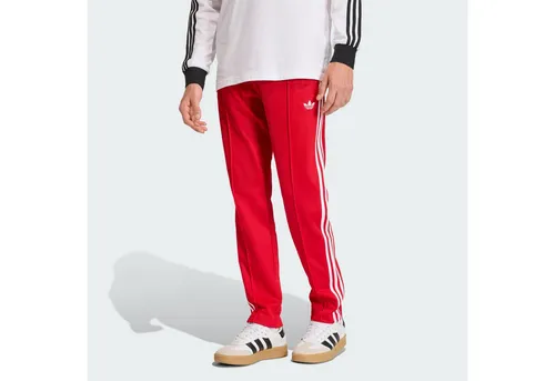 adidas Originals Trainingshose CLASSIC TRAININGSHOSE (1-tlg) - Die Classic Trainingshose mit schmaler Passform bietet Stil und Komfort. Aus hochwertigem Pikee-Material gefertigt, passt sie sich perfekt deinem Alltag an. Ideal für Fitness und Freizeit, sorgt der Kordelzug für individuellen Sitz.