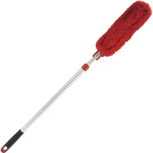 OXO Staubwedel Good Grips Teleskopstaubwedel - Sonstige Reinigungsgeräte mit ausziehbarem Teleskopstiel bis 137 cm, ideal für schwer erreichbare Stellen und effektive Staubaufnahme dank Microfaserbezug.