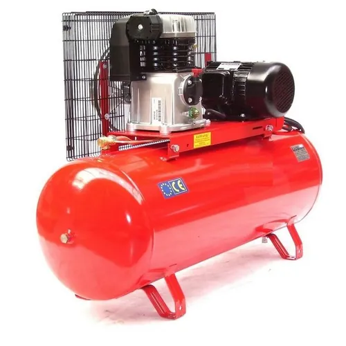 Apex Kompressor Druckluft Kompressor 600/11/150D 400V - Robuster Werkstattkompressor mit 150 Ltr. Kessel und 11 bar Druck. Ideal für vielseitige Anwendungen wie Lackieren und Schrauben. Langlebiges 2-Zylinder-Design für zuverlässige Leistung – Made in Germany.