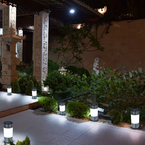 6er Set LED Solar Lampen aus Edelstahl für den Außenbereich - Wetterfeste Wegeleuchten im modernen Design, ideal zur stimmungsvollen Beleuchtung von Gartenwegen. Mit Erdspieß für einfache Montage und nachhaltiger Solarstromversorgung.
