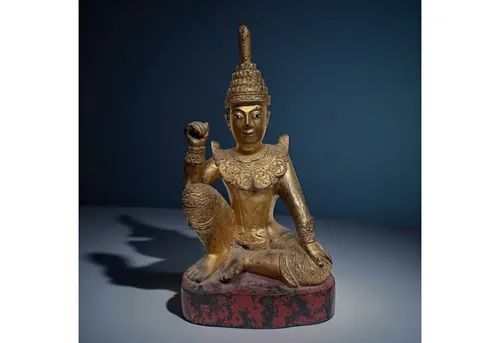 Asien LifeStyle Buddhafigur Alte Nat Skulptur aus Birma - 58 cm - Elegante Buddhafigur aus Birma mit Teilvergoldung, ideal für die Gartendeko. Verleiht Ihrem Außenbereich einen Hauch von asiatischer Kultur und Stil.