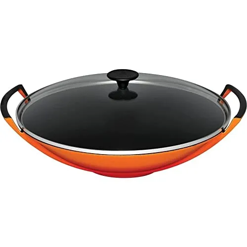 Le Creuset Gusseisen-Wok mit Glasdeckel, Ø 36 cm, Ofenrot - Pfanne aus emailliertem Gusseisen mit Glasdeckel, ideal für fettfreies Garen und gleichmäßiges Erhitzen, spülmaschinengeeignet und für alle Herdarten geeignet.