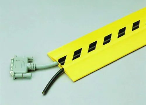 EHA Kabelbrücke 3,0 m gelb, schwarz - Kabelbrücke aus Weich-PVC, 3,0 m lang, ideal zum Schutz von Kabeln und zur Vermeidung von Stolperfallen, perfekt für Veranstaltungen und temporäre Installationen.