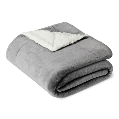 Amazon Basics Mikrofaser Wendedecke Kuscheldecke aus Sherpa, 127 x 152 cm, Dunkelgrau