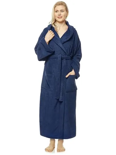 Arus Damen-Bademantel mit Kapuze, wadenlang, Baumwolle, XS-S, Marine - Der wadenlange Damen-Bademantel aus 100% Baumwolle bietet mit Kapuze und zwei großen Taschen höchsten Komfort. Ideal für Sauna, Spa oder als Morgenmantel – praktisch und stilvoll für jeden Anlass.