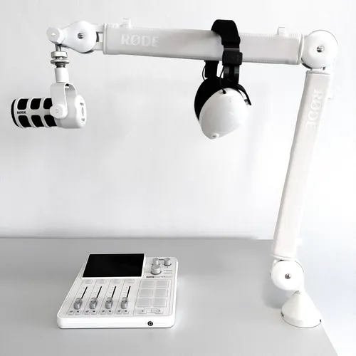 Rode Podcast Studio white - Professioneller Broadcast Mixer - Entdecken Sie den Rode Podcast Studio white, ideal für hochwertige Audioaufnahmen. Mit benutzerfreundlichen Funktionen und erstklassiger Klangqualität für kreative Projekte.