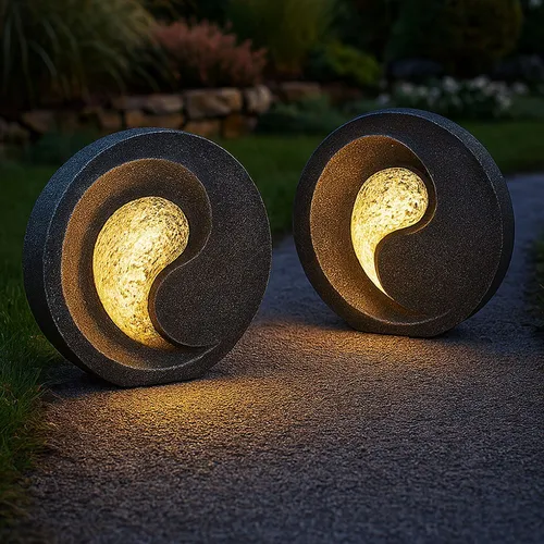 Solarleuchten Steinoptik 2er Set - Wetterfeste Solarleuchten in eleganter Steinoptik, aus robustem Kunststoff mit warmweißem LED-Licht für stimmungsvolle Atmosphäre im Garten.