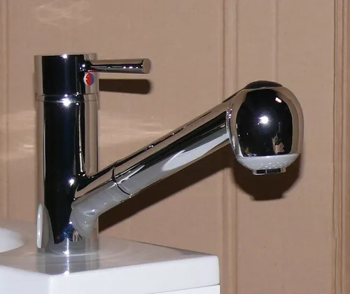 Merida Hochdruck Küchenarmatur mit Ausziehbarer Handbrause - Küchenarmatur aus hochwertigem verchromtem Messing, ideal für flexibles Spülen und Reinigen mit praktischer Ausziehhandbrause.