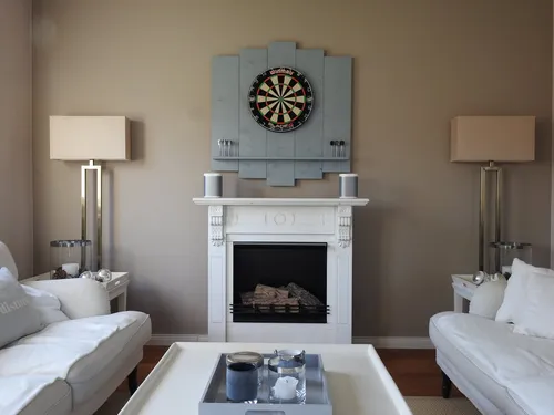 WDS Dartscheibe WOODEN Dartboard Surround, (Premium Dart-Wandschutz, Burned Look (Geflammt) oder Color Design), Optionaler Tablet-Halter