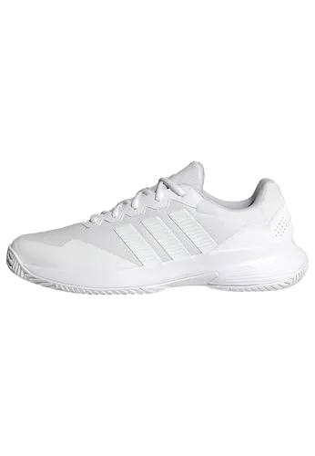 adidas Herren GAMECOURT 2 Tennis Schuhe - Vielseitige Tennisschuhe in regulärer Passform für optimalen Komfort. Das Obermaterial aus Textil und Synthetik sorgt für Langlebigkeit und die Gummiaußensohle bietet hervorragenden Halt auf dem Platz.