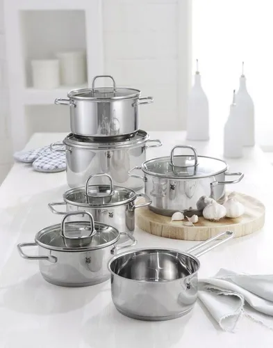 WMF Koch Topfset 11-tlg. INSPIRATION - Hochwertiges Topfset aus Cromargan® Edelstahl, geeignet für alle Herdarten inklusive Induktion, mit Glasdeckeln und hitzebeständig bis 180°C – ideal für kreative Kochabenteuer in der Küche.