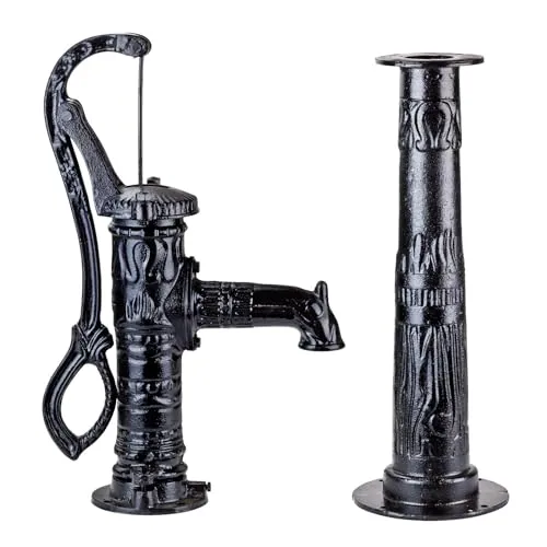 Klassische Schwengelpumpe für den Garten