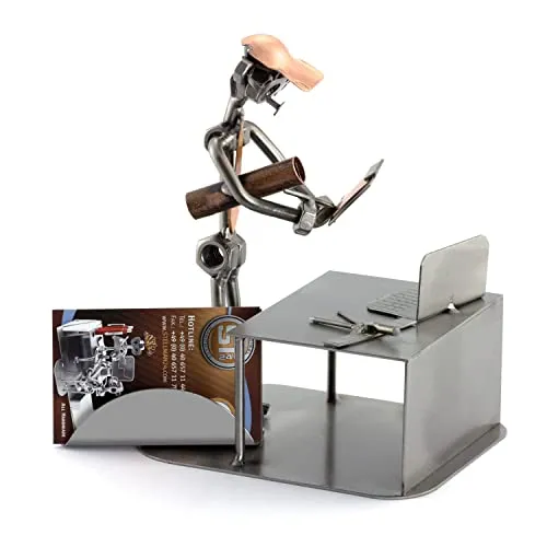 Steelman24 Schraubenmännchen Ingenieur mit Visitenkartenhalter - Einzigartige handgefertigte Metallfigur als kreativer Visitenkartenhalter. Perfekt als Geschenk für Berufstätige, Kollegen oder als witzige Deko im Büro. Made in Germany – hohe Qualität und individuelle Gestaltungsmöglichkeiten.