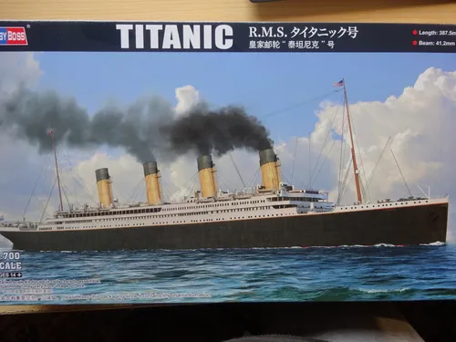 HobbyBoss 1/700 HMS Titanic Modellbausatz - Miniatur Wasserfahrzeug-Modelle, detailgetreuer Modellbausatz für Bastler und Titanic-Fans, ideal für Sammler und als Geschenk.
