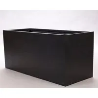 Elegant Einrichten Pflanzkübel Fiberglas Rechteckig 120x50x55cm Schwarz-Matt - Der stilvolle Pflanzkübel aus schwarz-mattem Fiberglas ist ideal als Raumteiler für drinnen und draußen. Mit seinen großzügigen Maßen und der eleganten Optik bietet er zahlreiche Gestaltungsmöglichkeiten.