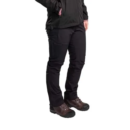 Pinewood 3142 Wilda Stretch Shell Damen Hose Schwarz (400) - Ideal für Outdoor-Aktivitäten - Stoffhosen für aktive Frauen. Die Wilda Stretch Shell Hose bietet winddichten, wasserabweisenden Schutz und Atmungsaktivität, perfekt für Wandern und Outdoor-Sport!