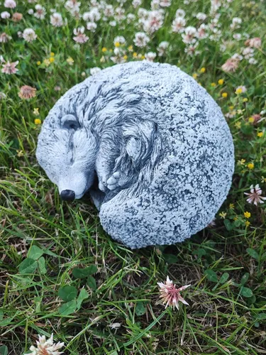 Steinfigur Igel schlafend Frostfest Gartenfigur Deko Steinguss Wetterfest